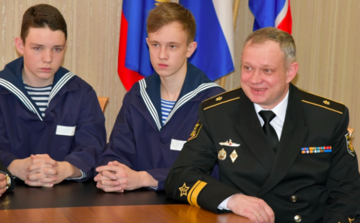 Александр Пешков в должности заместителя командующего Кольской флотилией разнородных сил Краснознаменного Северного флота во время посещения Полярного Александр Пешков в должности заместителя командующего Кольской флотилией разнородных сил Краснознаменного Северного флота во время посещения Полярного